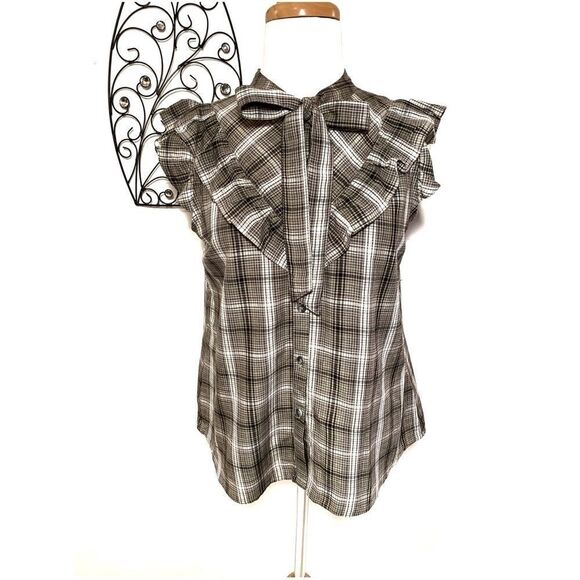 NWT Universal Thread Top   - Picture 1 of 6